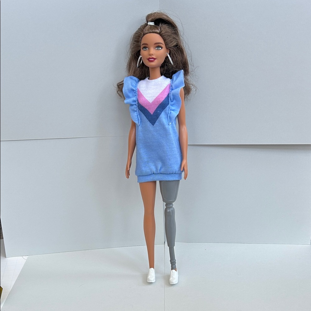 Collectible Fashionista #121 Barbie Doll with Prosthetic Leg